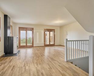 Living room of Single-family semi-detached for sale in Alp  with Heating, Parquet flooring and Terrace