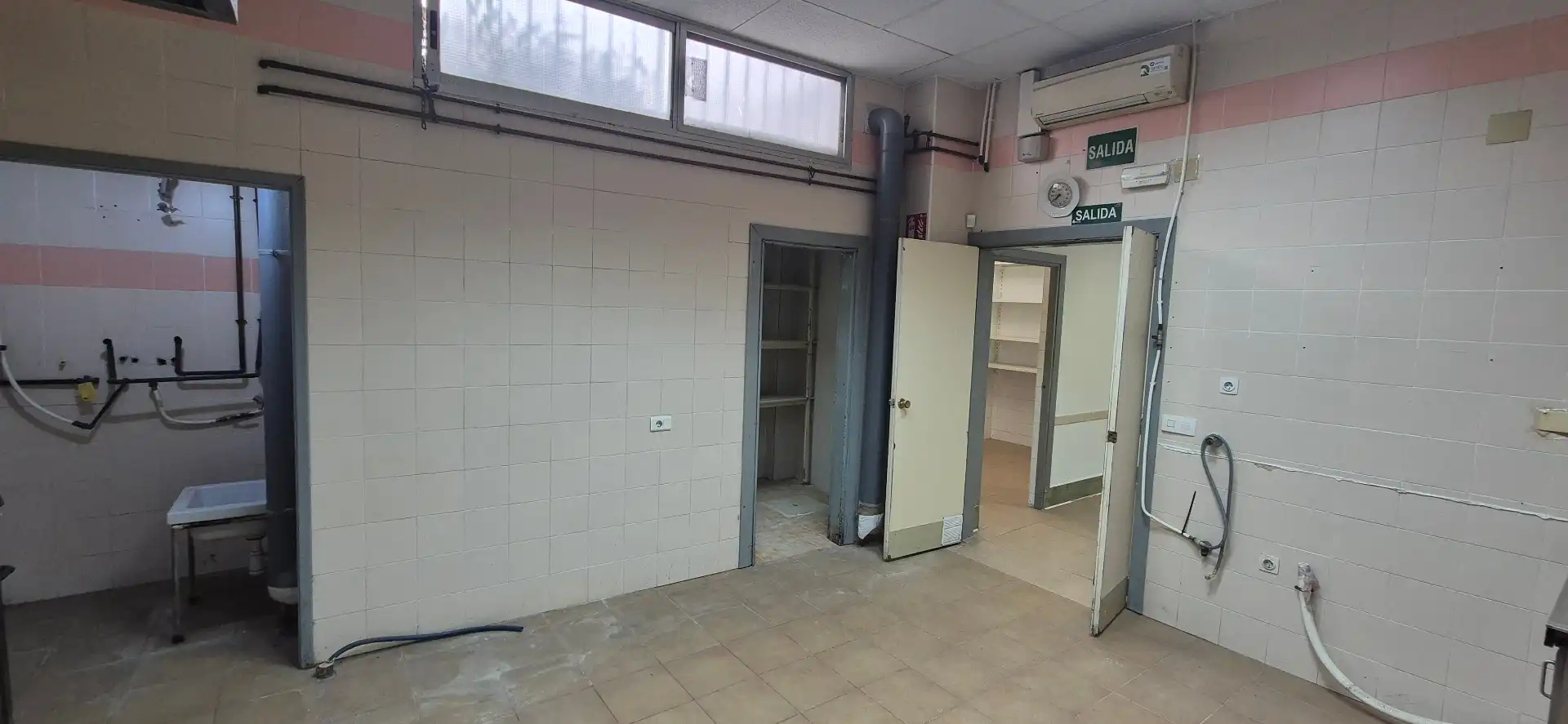 Commercial properties for rent in Valencia  with Air Conditioner