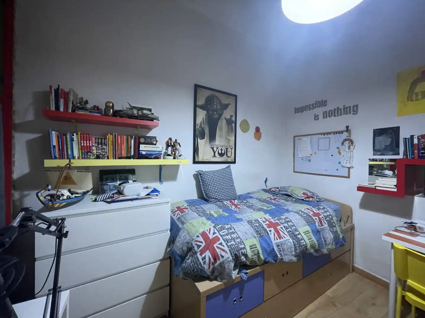 Bedroom of Flat for sale in Girona  with Heating, Furnished and Balcony
