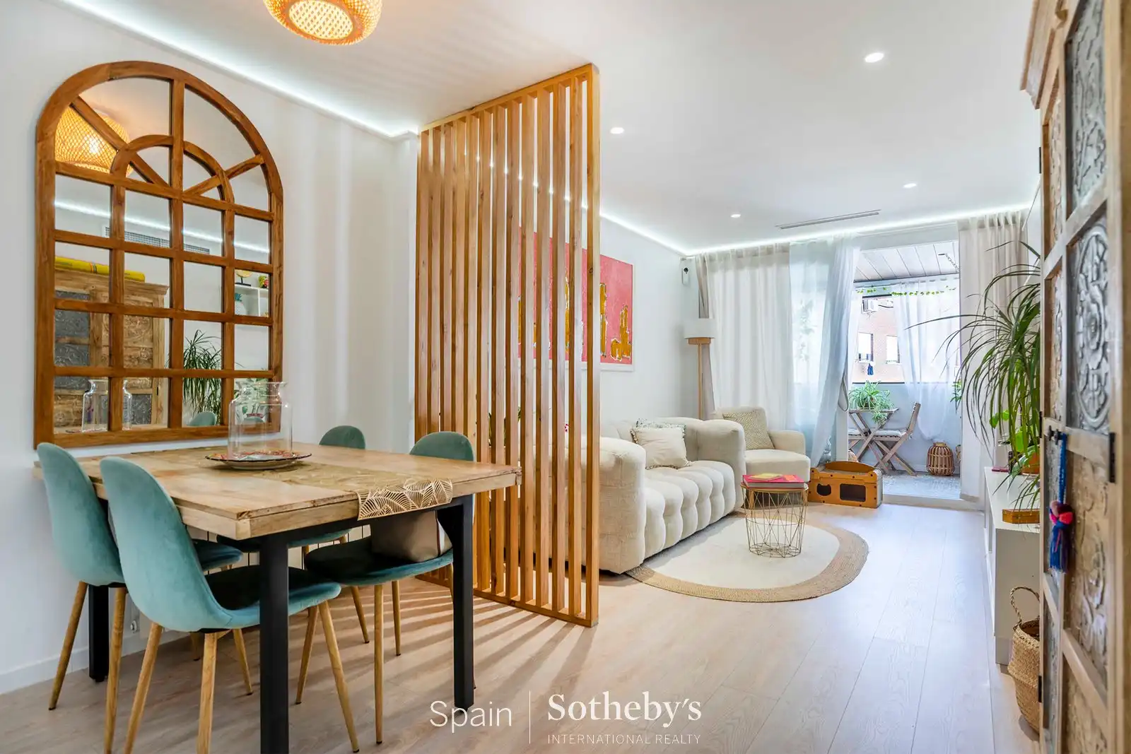 Sala d'estar de Apartament en venda en Madrid amb Aire condicionat, Calefacció i Terrassa