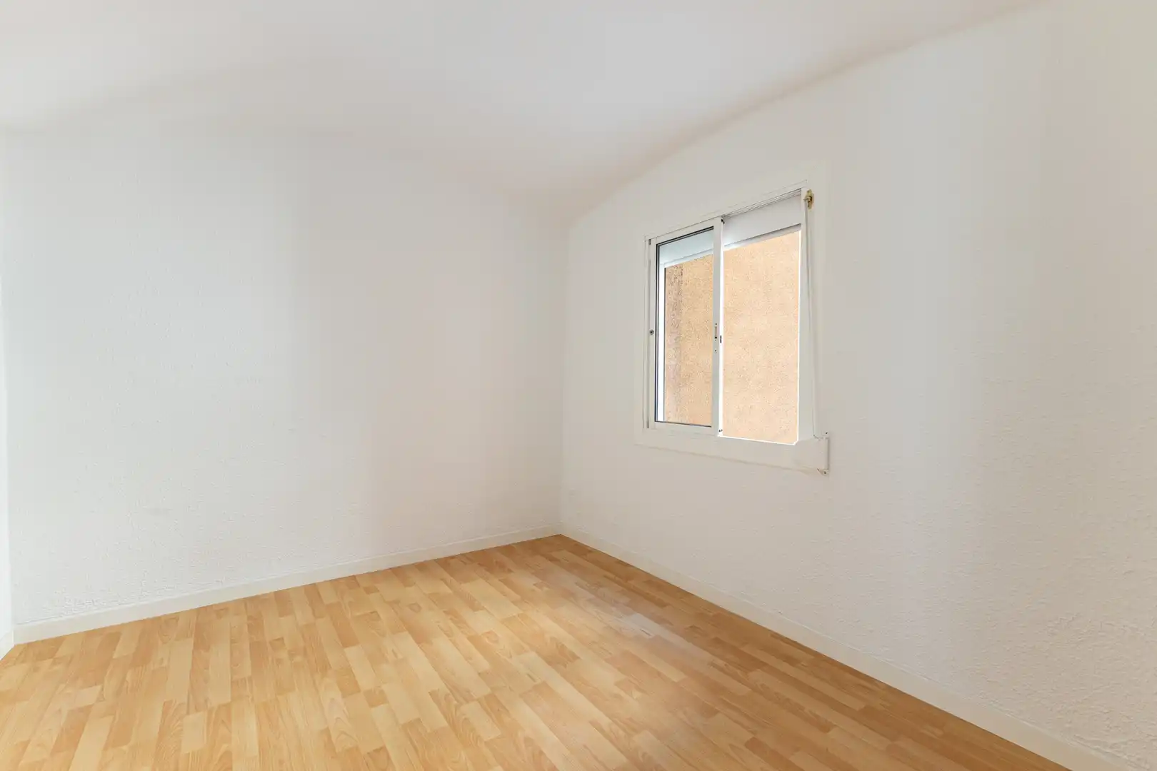 Habitación de Piso en venta en L'Hospitalet de Llobregat con Parquet, Horno y Balcón