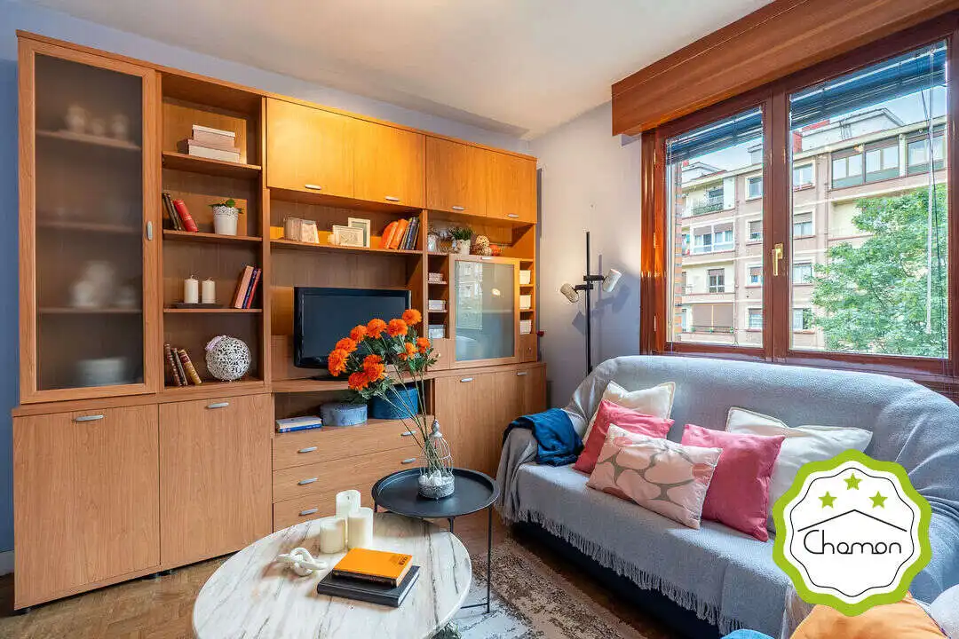 Sala de estar de Piso en venta en Bilbao  con Calefacción, Amueblado y Balcón
