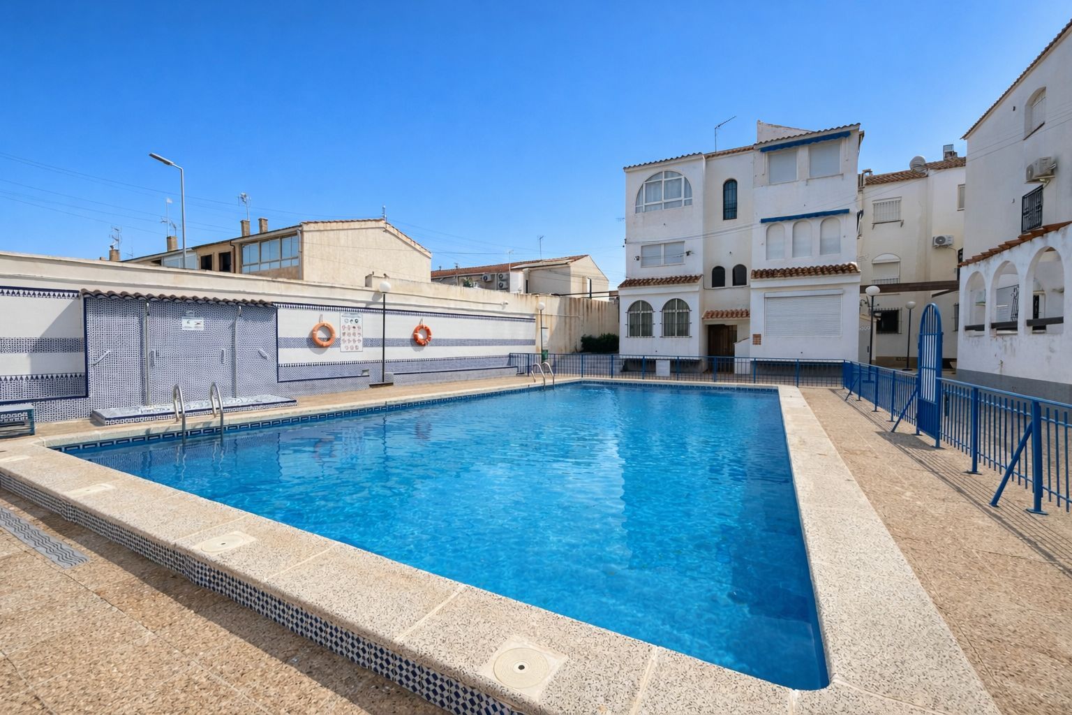 Piscina de Estudi en venda en Torrevieja amb Moblat i Piscina comunitària