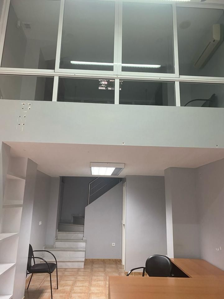 Premises to rent in Reyes Católicos, Centro