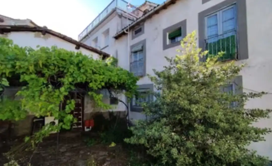 Vista exterior de Casa o xalet en venda en Jarandilla de la Vera amb Jardí privat