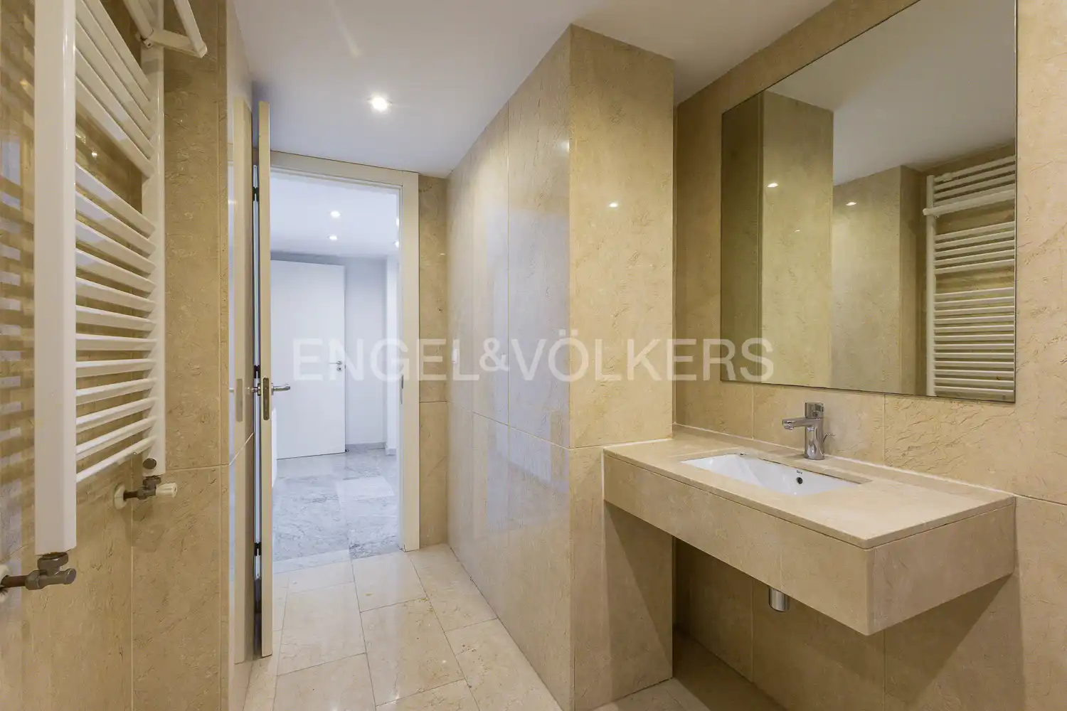 Baño de Piso en venta en Valencia con Aire acondicionado, Calefacción y Terraza