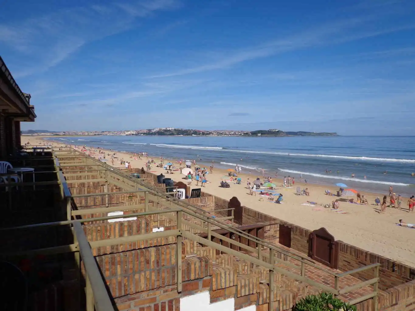 Vista exterior de Casa o xalet de lloguer en Ribamontán al Mar amb Aire condicionat, Jardí privat i Parquet