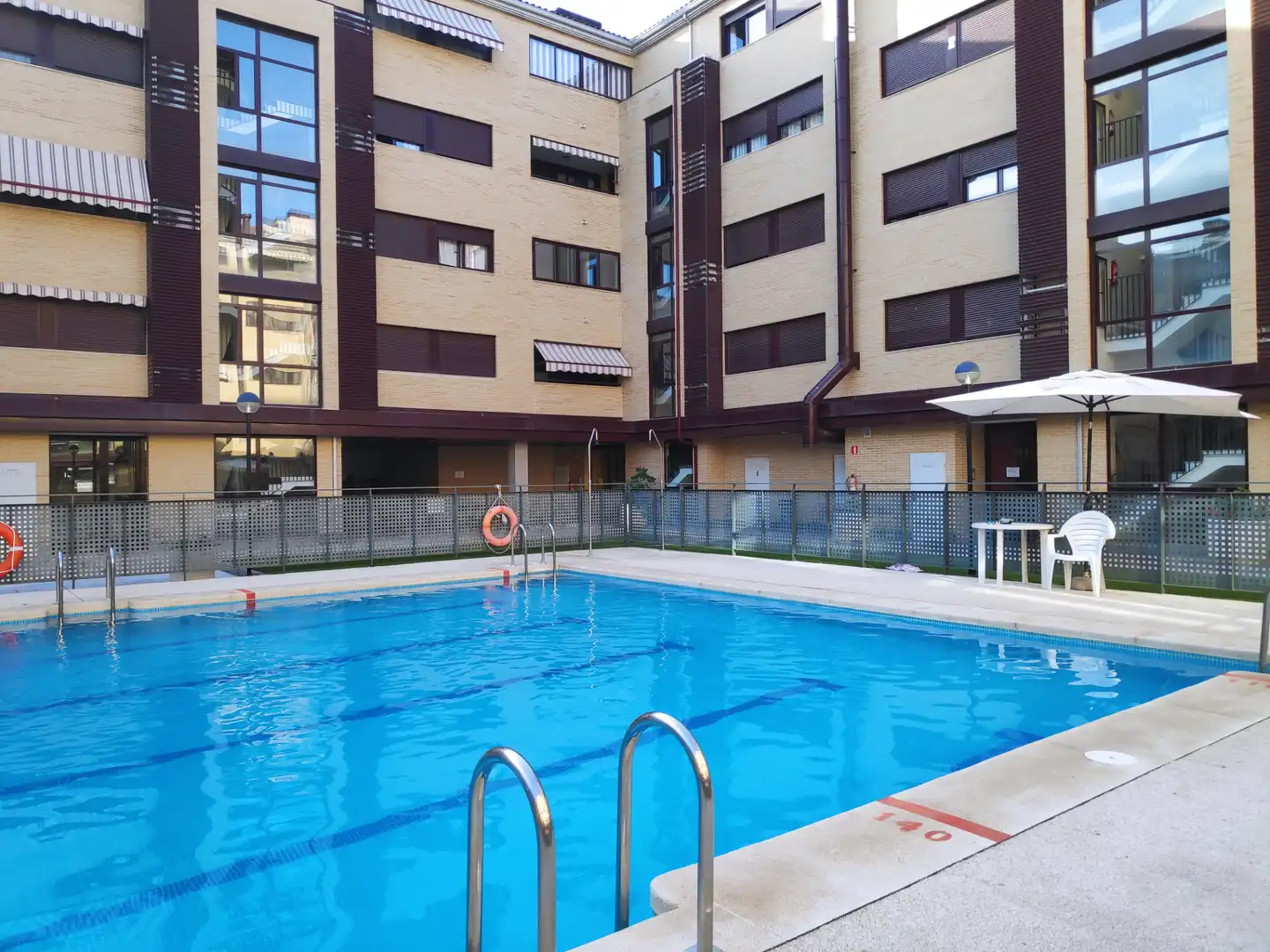 Piscina de Piso de alquiler en Aranjuez con Calefacción, Parquet y Terraza