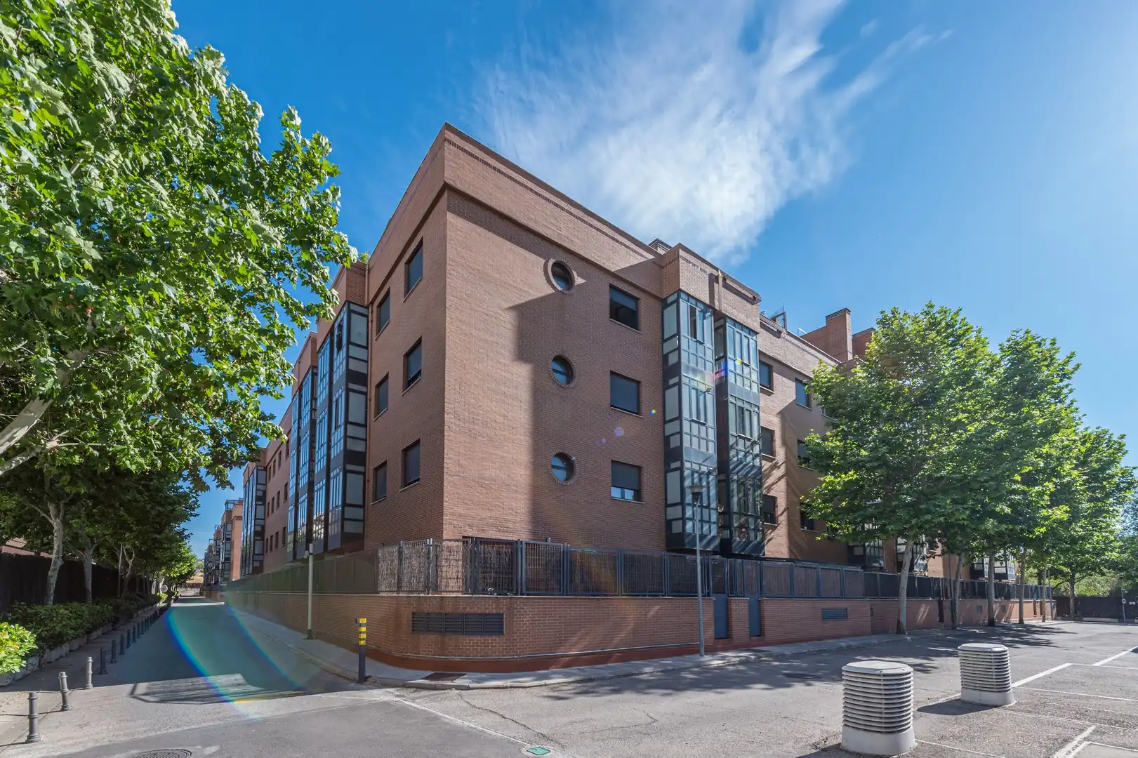 Außenansicht von Wohnung zum Verkauf in Madrid mit Klimaanlage, Terrasse und Abstellraum