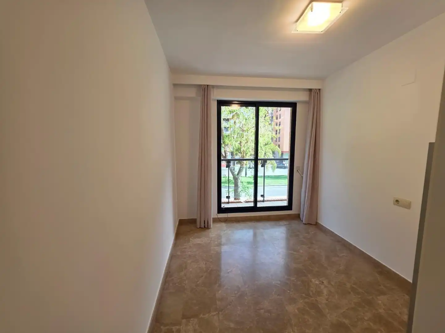 Habitación de Dúplex de alquiler en Valencia con Jardín privado, Terraza y Balcón