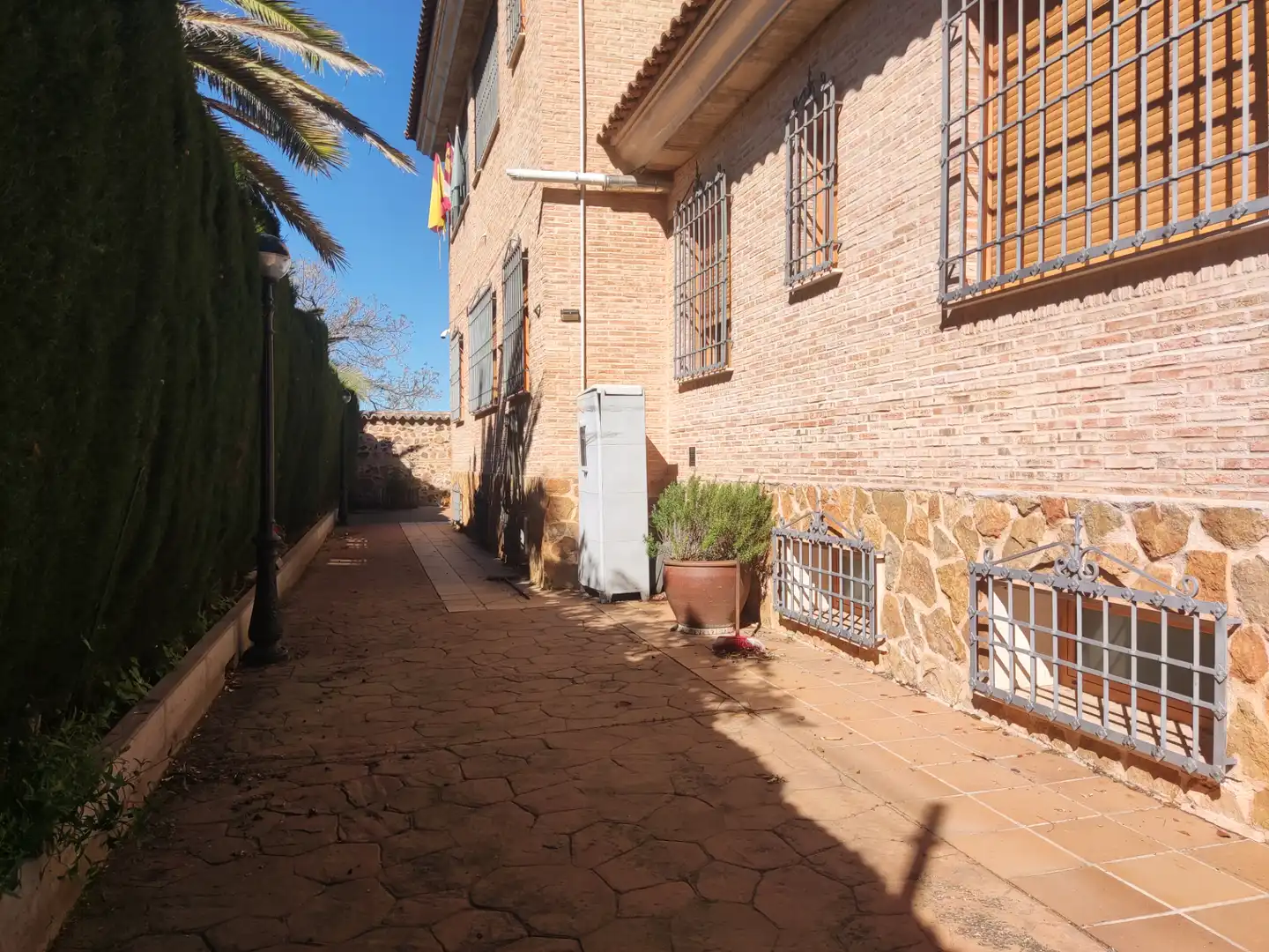 Vista exterior de Casa o xalet en venda en Ciudad Real amb Aire condicionat, Calefacció i Jardí privat