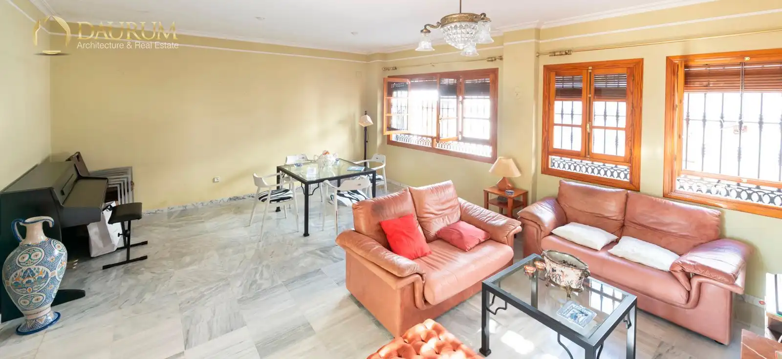 Sala d'estar de Casa o xalet en venda en Alcalá de Guadaira amb Aire condicionat, Calefacció i Terrassa