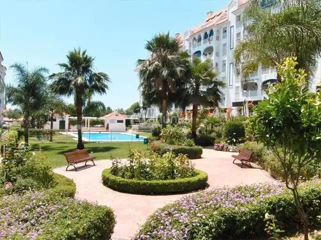 Exterior view of Flat for sale in Marbella  with Terrace, Furnished and Oven