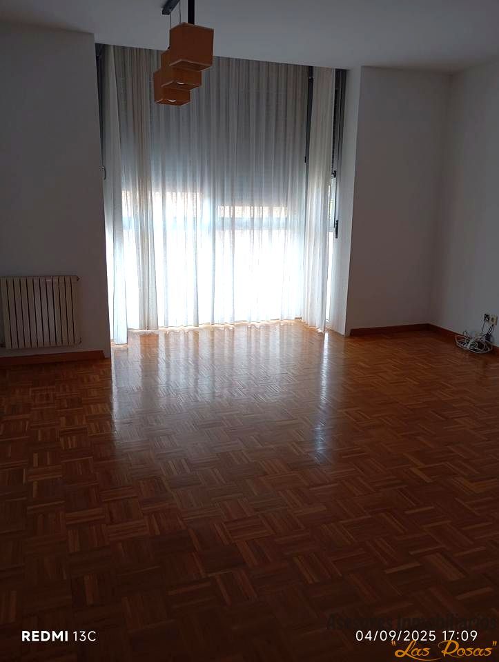 Sala d'estar de Pis de lloguer en  Madrid Capital amb Calefacció, Parquet i Traster