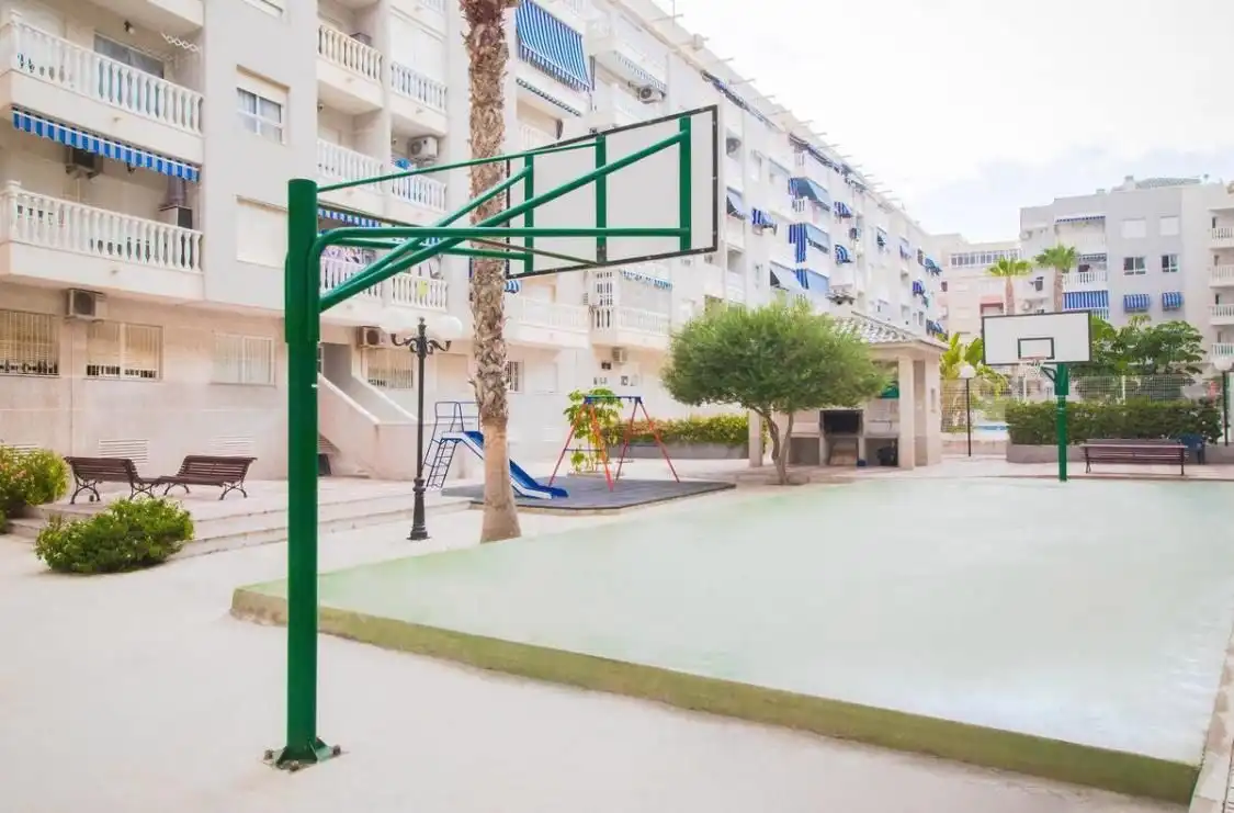 Vista exterior de Pis de lloguer en Torrevieja amb Aire condicionat, Calefacció i Terrassa