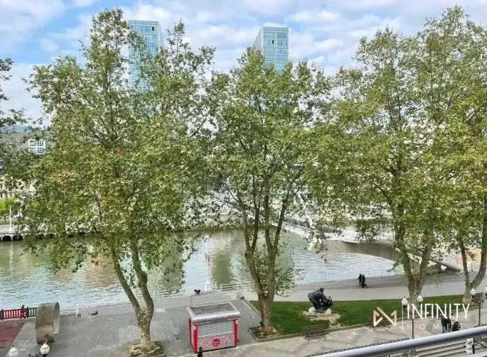 Außenansicht von Wohnungen zur Miete in Bilbao  mit Heizung