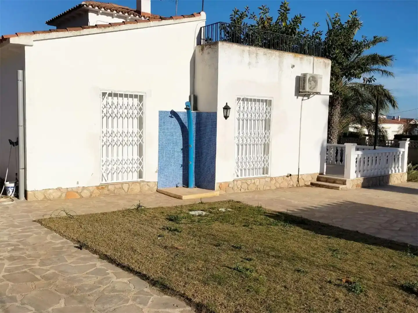 Vista exterior de Casa o xalet en venda en Alcanar amb Aire condicionat i Piscina
