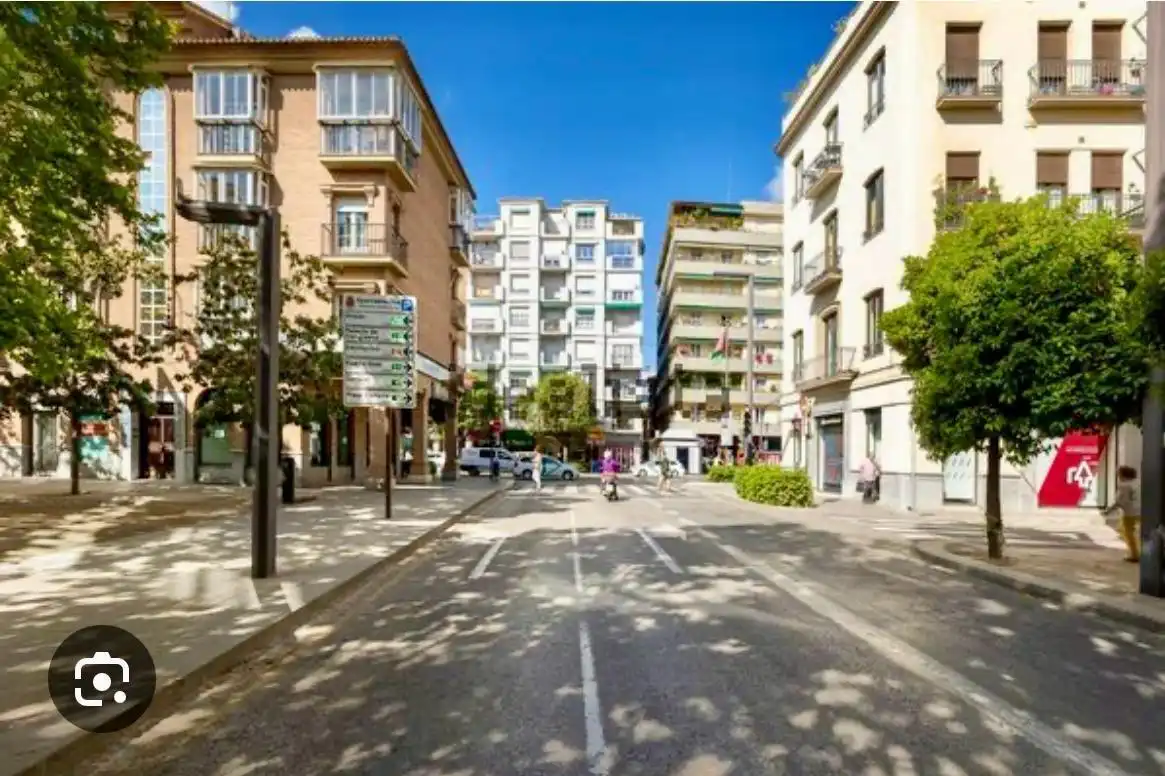 Vista exterior de Pis de lloguer en Granada amb Aire condicionat i Moblat