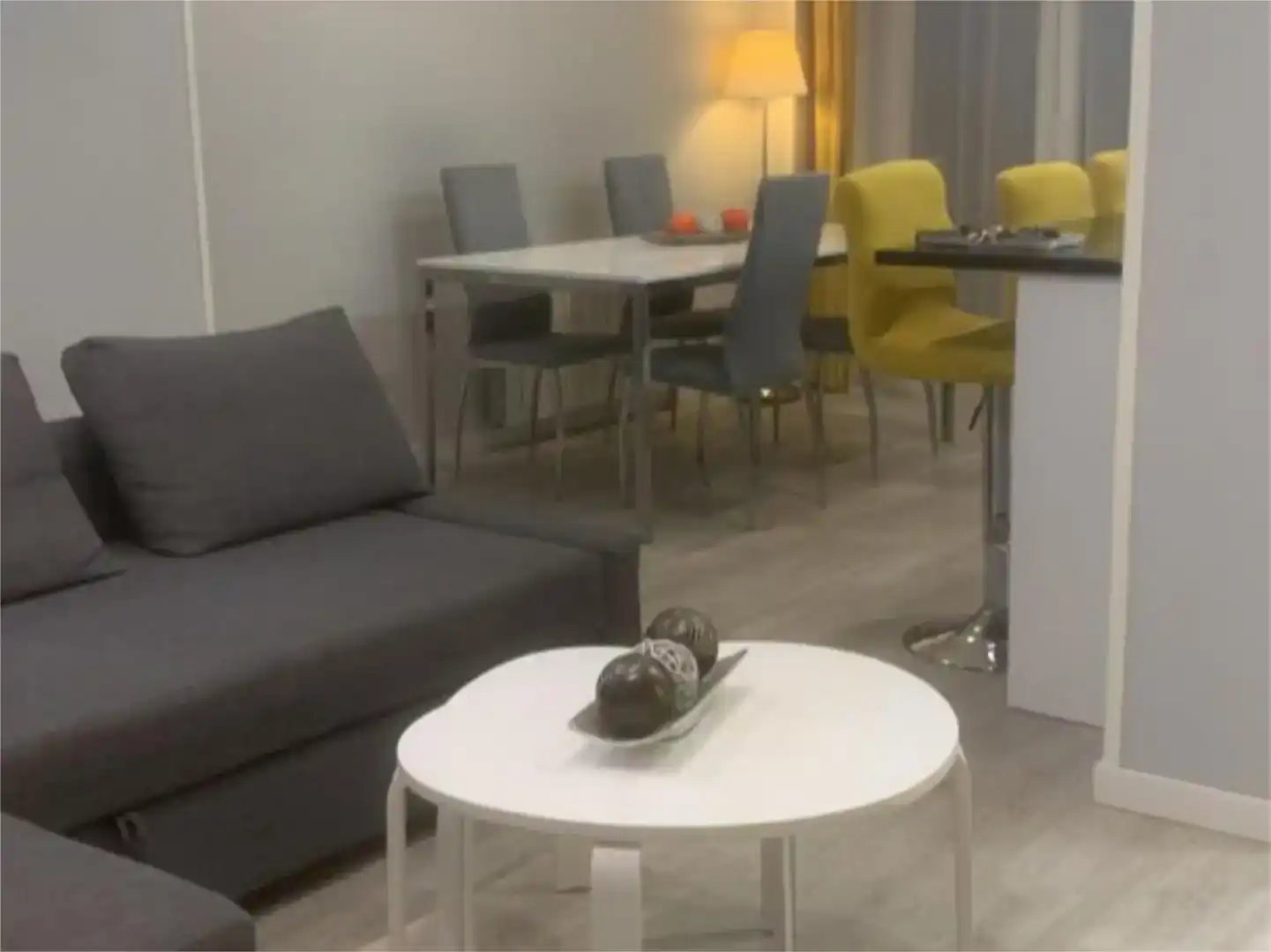 Wohnzimmer von Wohnung zur Miete in  Madrid Capital mit Klimaanlage, Schwimmbad und Balkon
