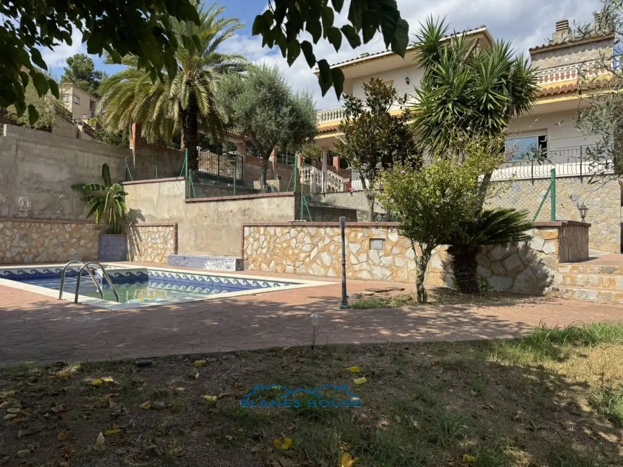Vista exterior de Casa o xalet en venda en Lloret de Mar amb Calefacció, Jardí privat i Terrassa