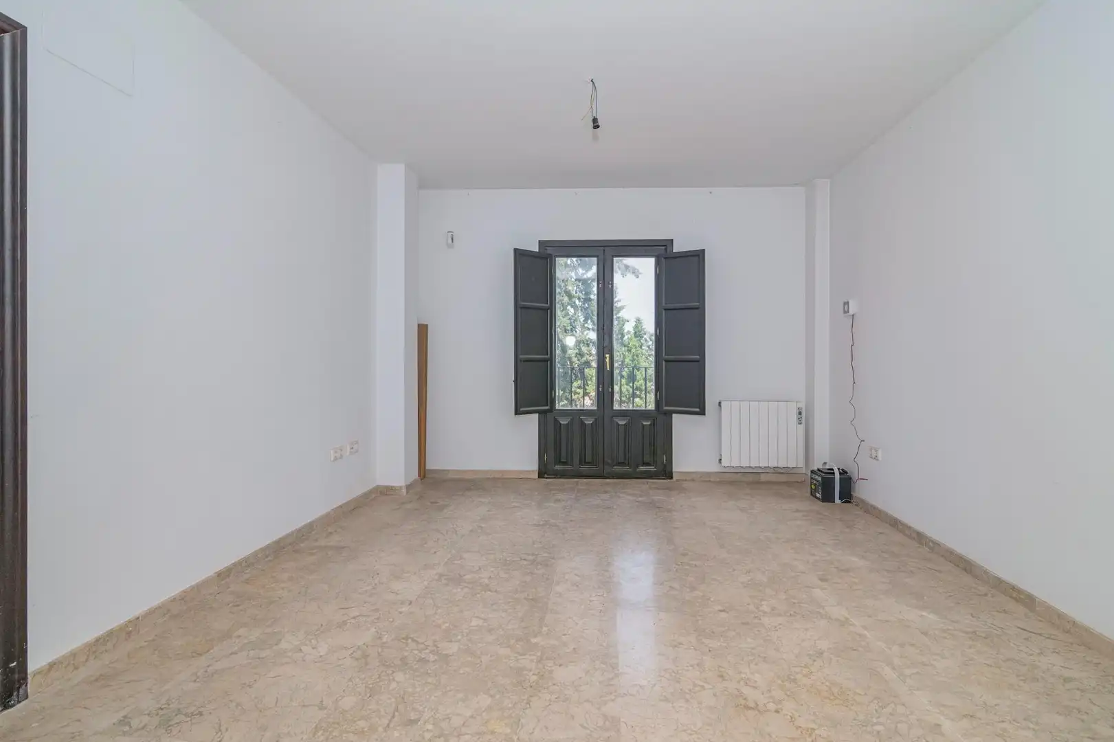 Sala de estar de Piso en venta en La Zubia con Calefacción y Balcón