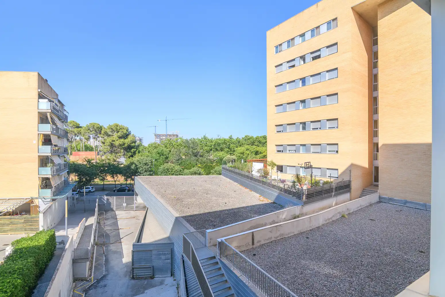 Vista exterior de Piso en venta en Viladecans con Calefacción, Jardín privado y Parquet