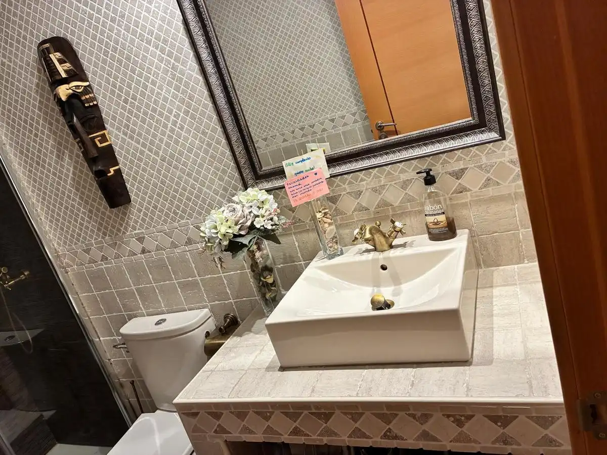 Badezimmer von Einfamilien-Reihenhaus zum Verkauf in Soria Capital  mit Heizung, Privatgarten und Terrasse