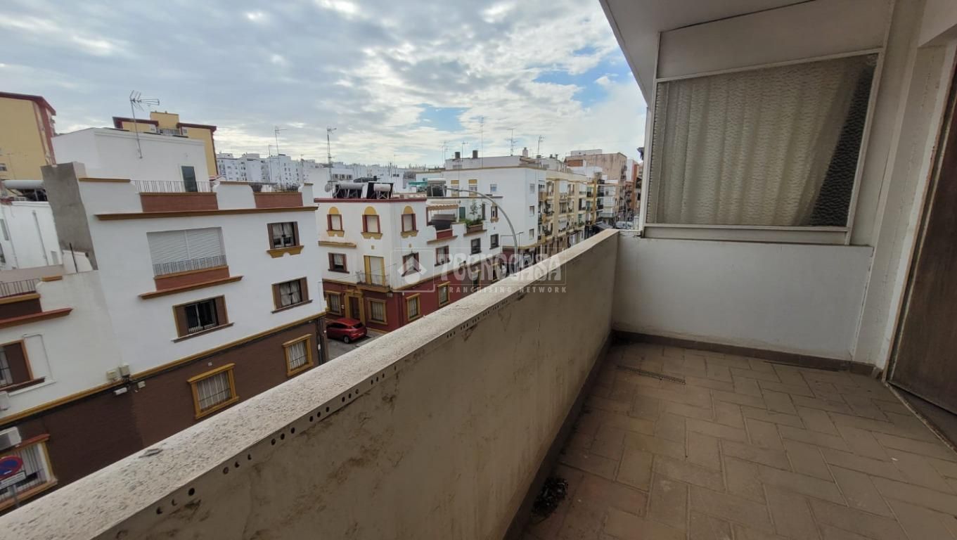 Exterior view of Flat for sale in  Sevilla Capital  with Air Conditioner and Balcony