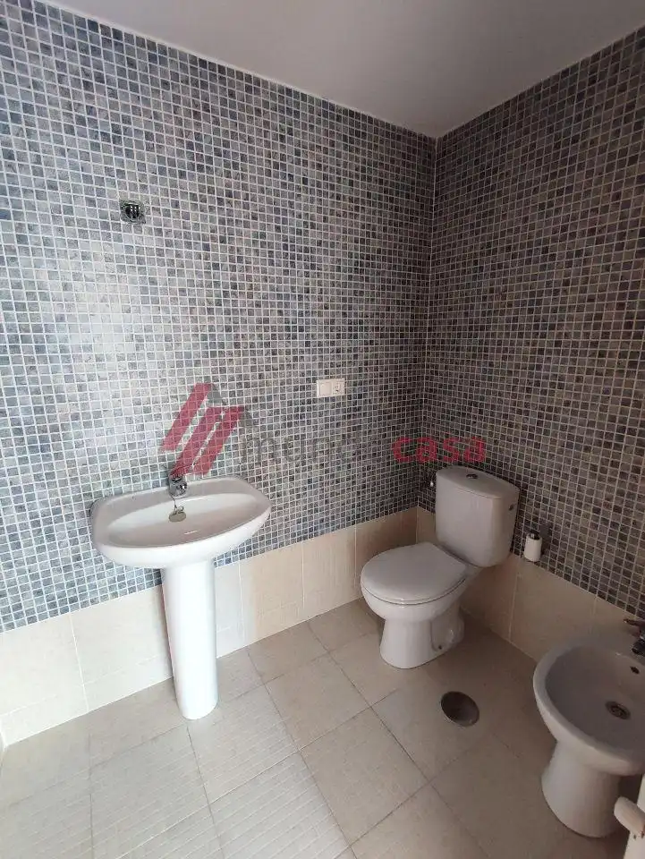 Bathroom of Flat for rent in Narón  with Heating, Parquet flooring and Storage room