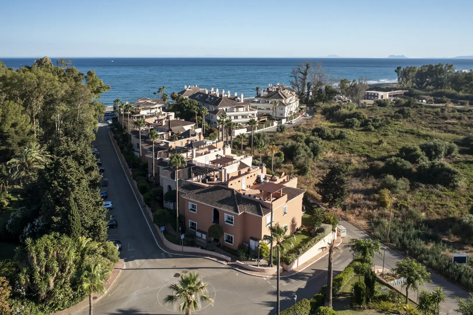 Vista exterior de Àtic en venda en Estepona amb Aire condicionat, Terrassa i Piscina