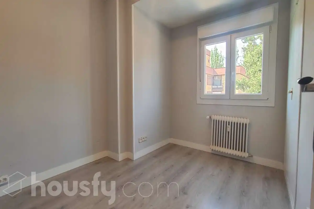 Bedroom of Flat for rent in Madrid  with Air Conditioner, Heating and Parquet flooring