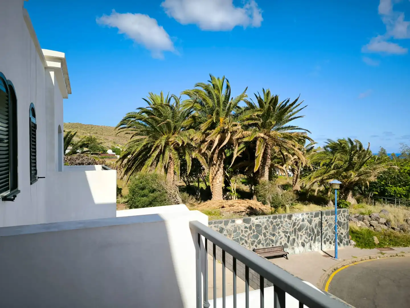 Vista exterior de Casa o xalet en venda en Agaete amb Jardí privat, Terrassa i Moblat