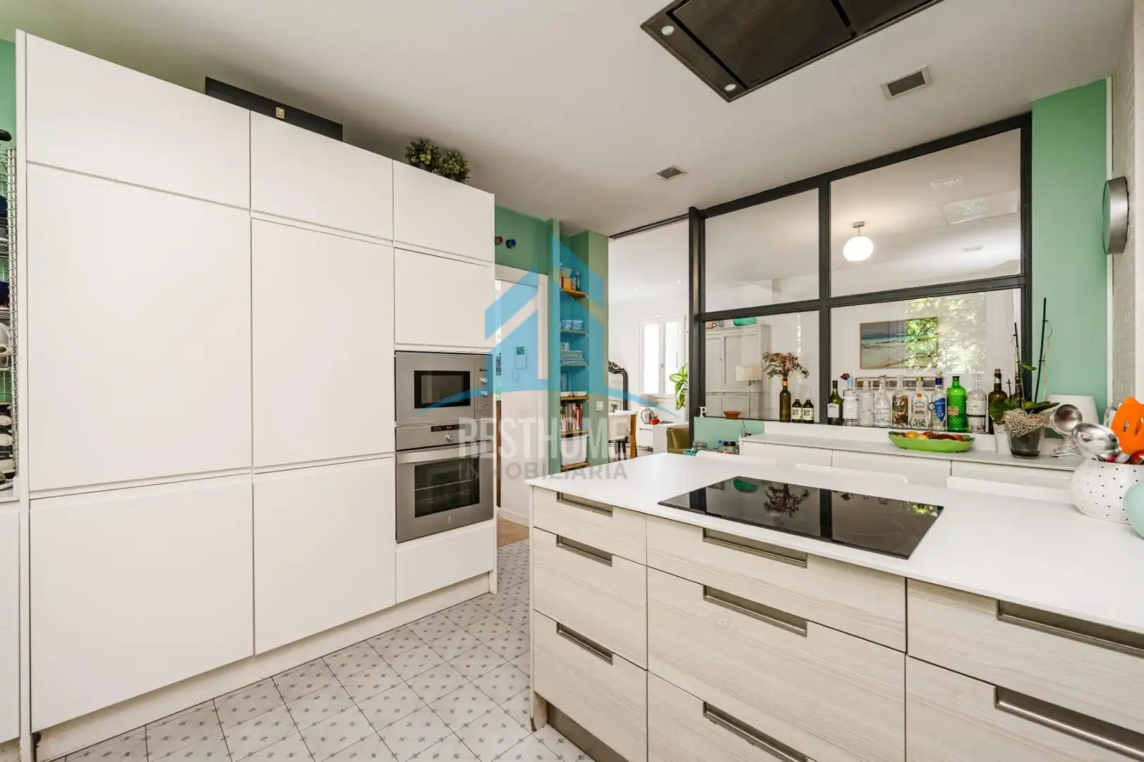 Cocina de Casa o chalet en venta en Madrid con Calefacción, Jardín privado y Parquet