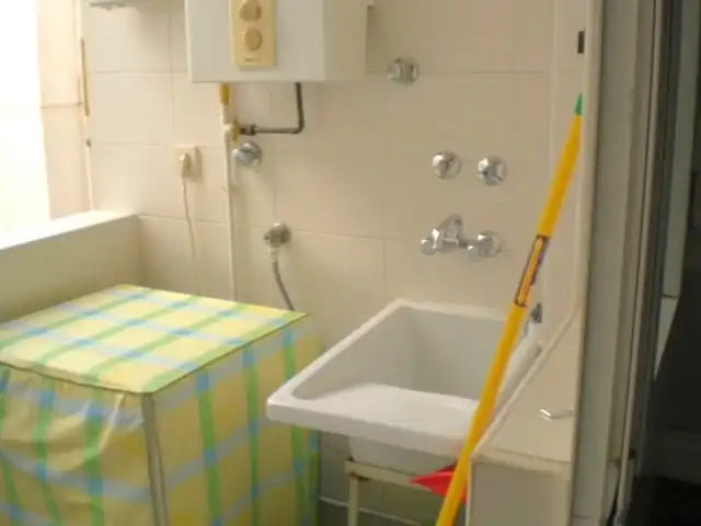 Baño de Piso para compartir en Centro