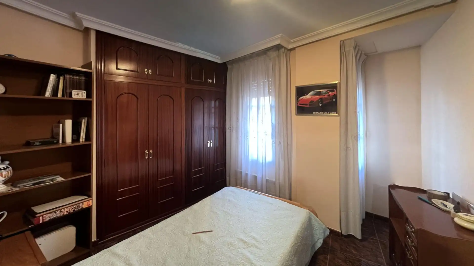 Habitación de Casa adosada en venta en Utiel con Calefacción, Amueblado y Balcón
