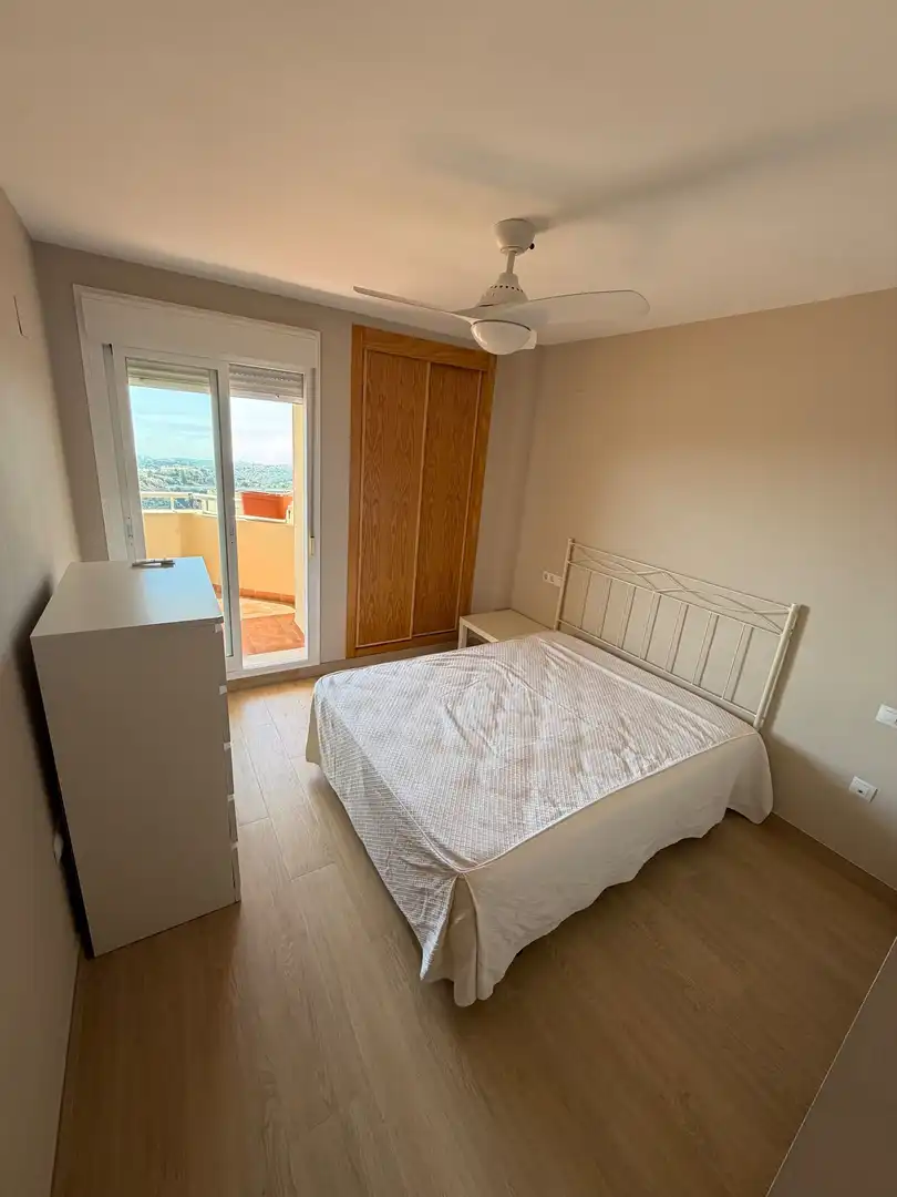 Dormitori de Apartament de lloguer en Mijas amb Aire condicionat, Calefacció i Terrassa