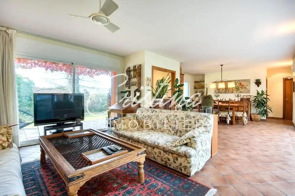 Sala de estar de Casa o chalet en venta en Santa Cristina d'Aro con Calefacción, Jardín privado y Terraza