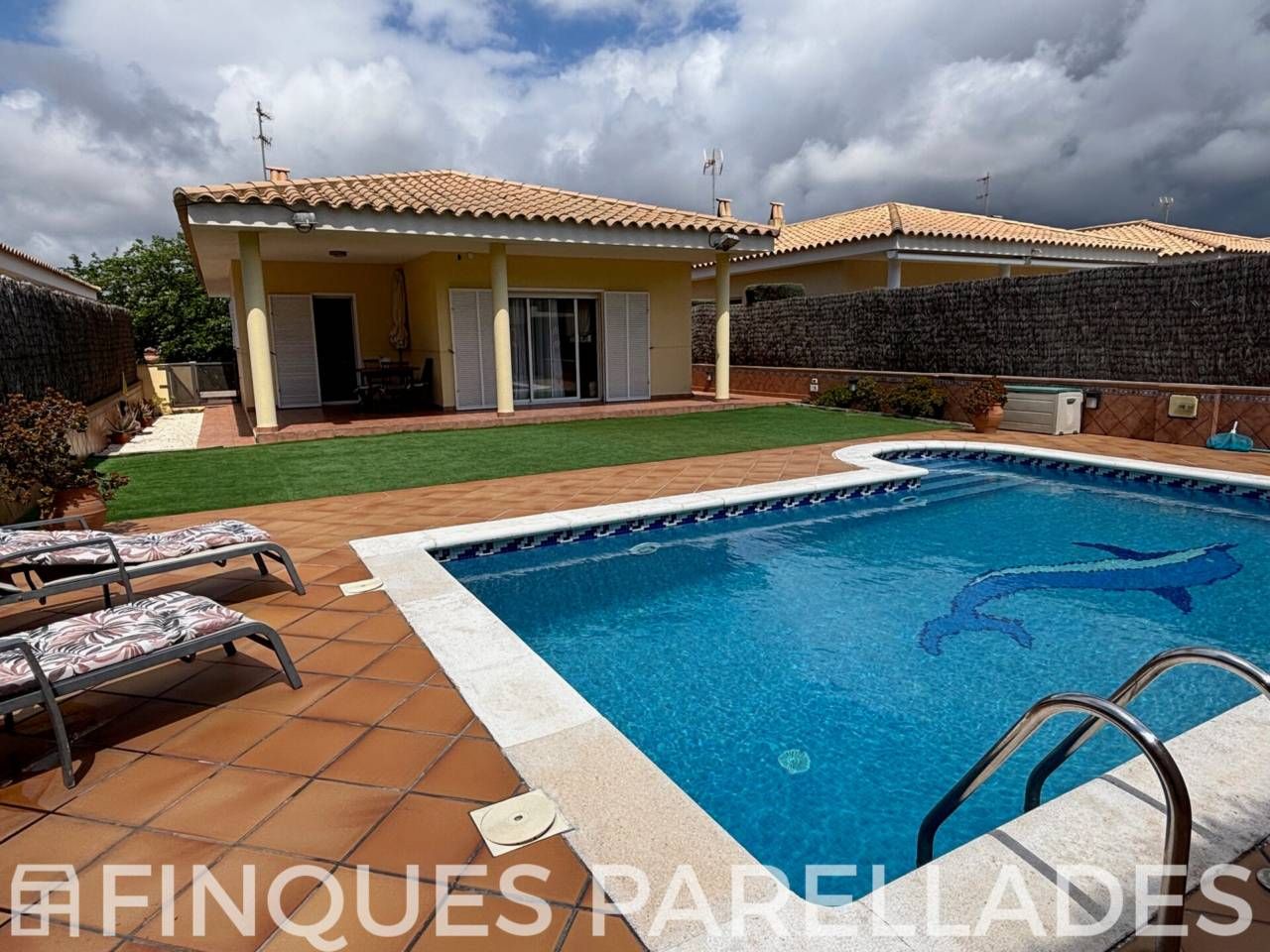 Vista exterior de Casa o xalet en venda en Sant Pere de Ribes amb Calefacció, Jardí privat i Terrassa