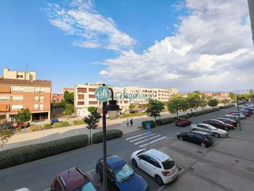 Außenansicht von Wohnung zur Miete in Segovia mit Heizung, Parkett und Terrasse