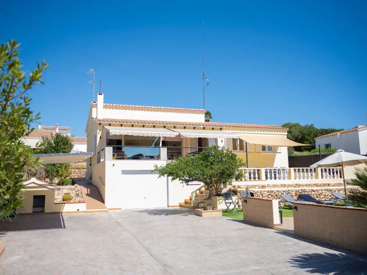 Vista exterior de Casa o chalet en venta en Sant Lluís con Aire acondicionado, Terraza y Piscina