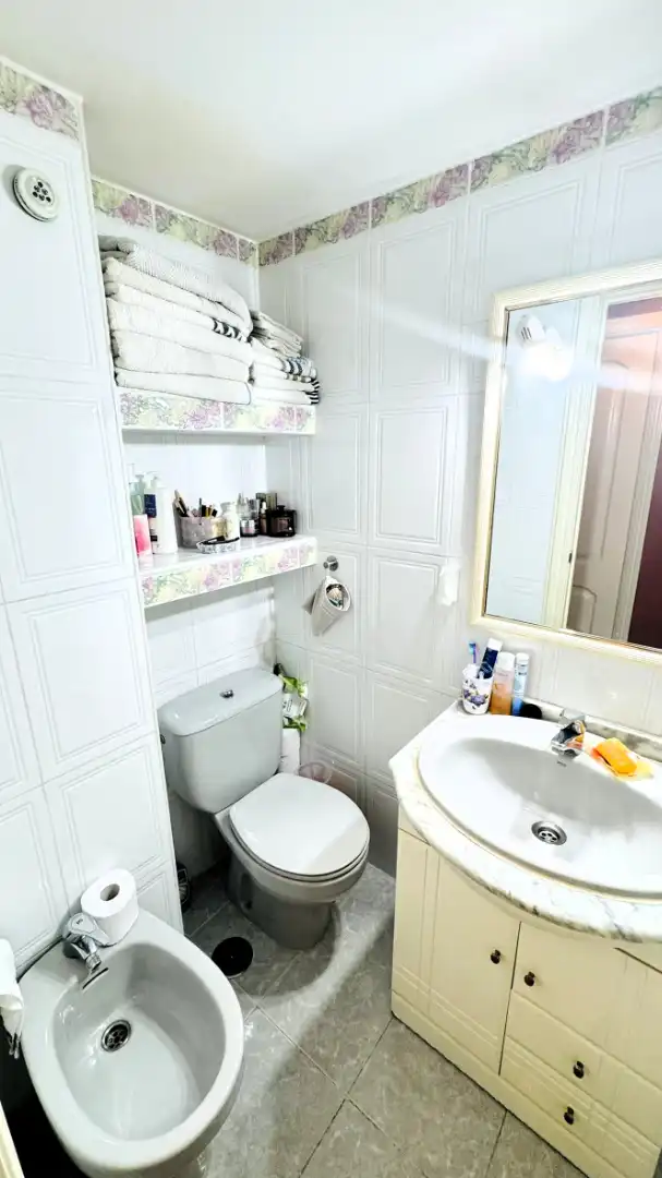 Bathroom of Flat for sale in Parla  with Air Conditioner, Heating and Private garden