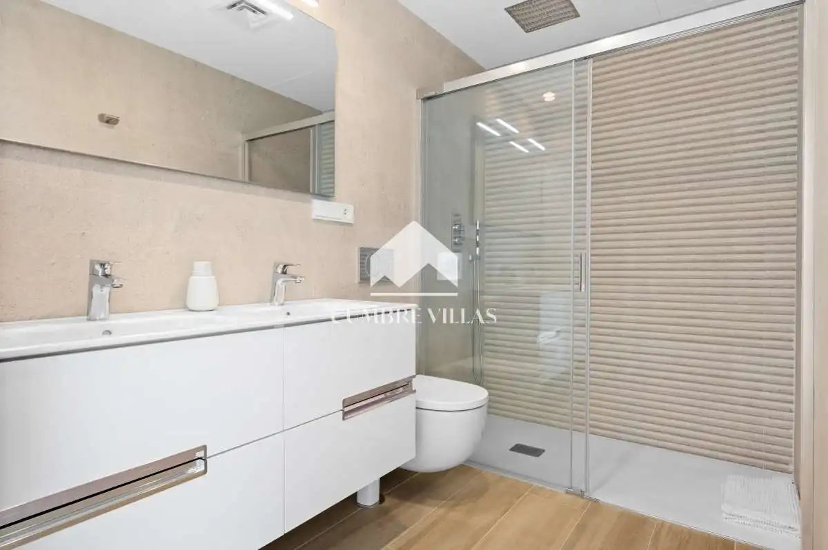 Baño de Casa o chalet en venta en Almuñécar con Jardín privado, Terraza y Trastero