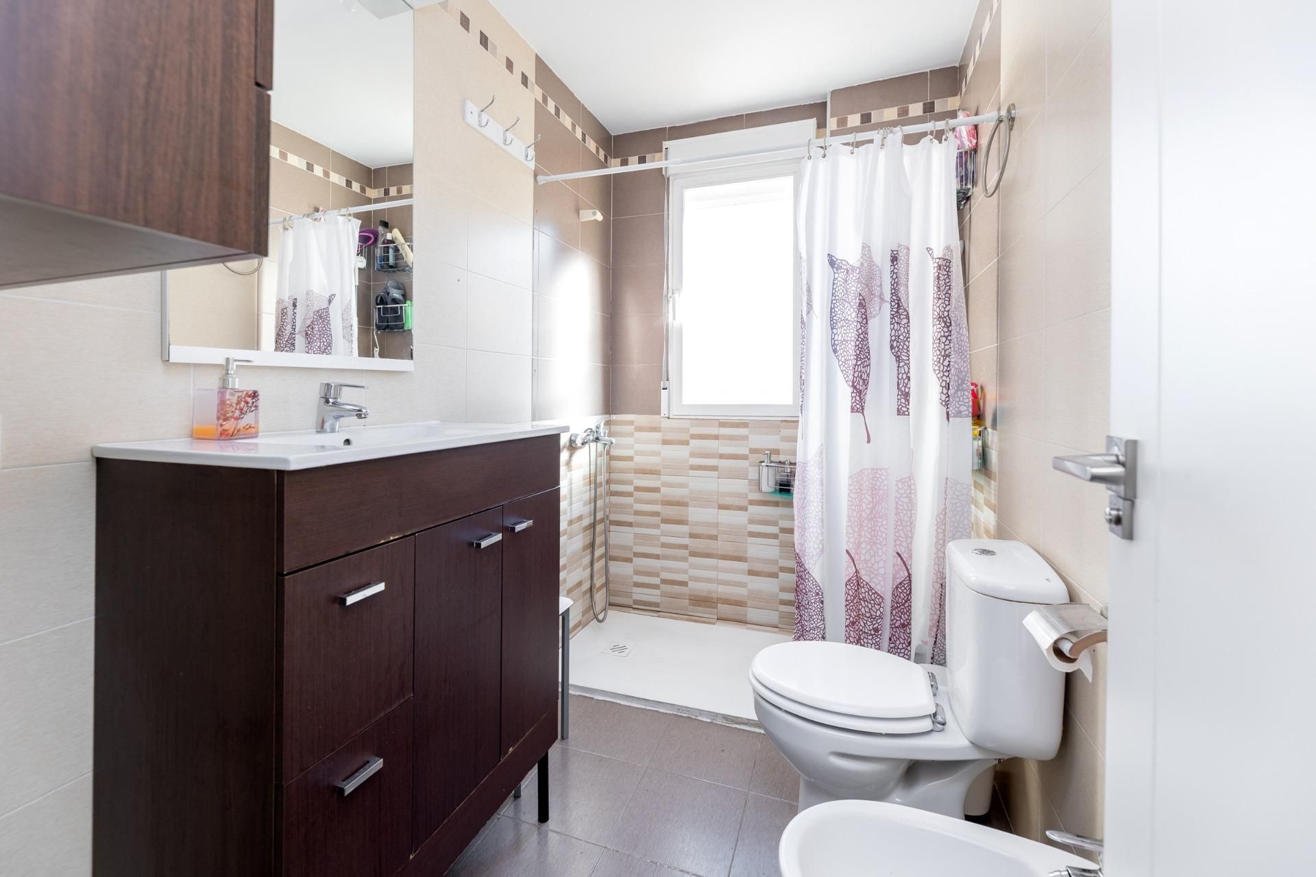 Bany de Pis en venda en Armilla amb Aire condicionat