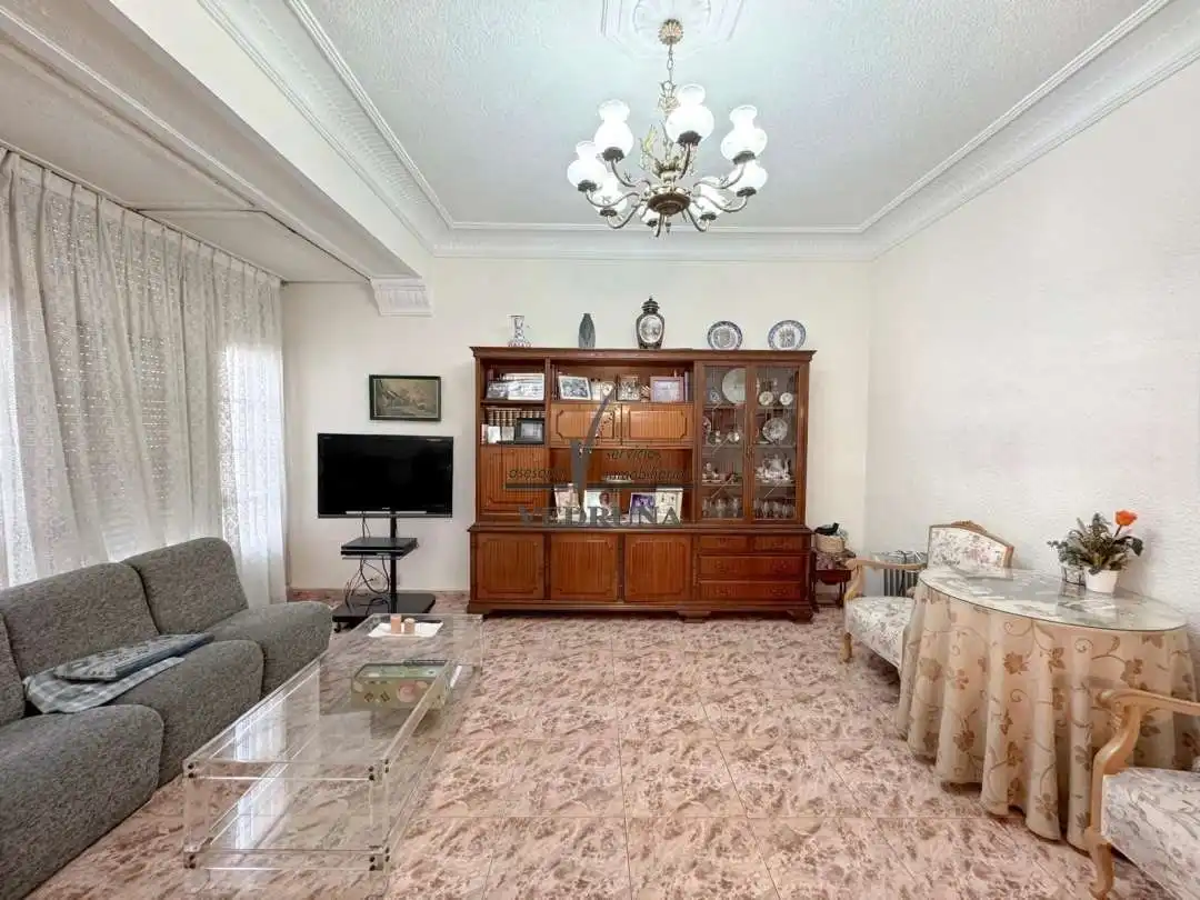 Living room of Flat for sale in Zaragoza  with Air Conditioner and Heating