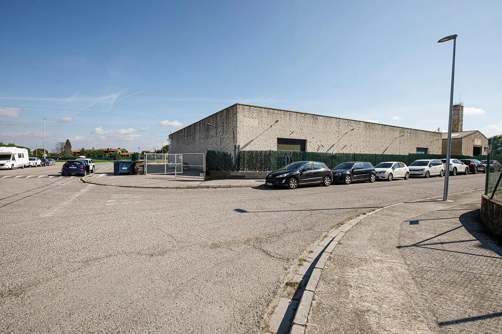 Vista exterior de Nave industrial en venta en Celrà, Girona