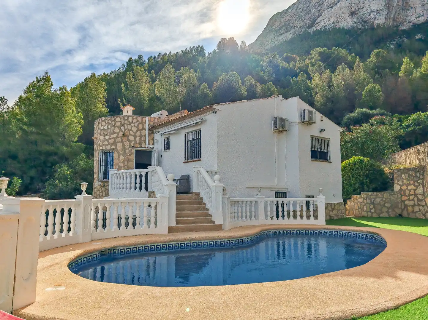 Detached house with pool for sale in Carrer de Learco
