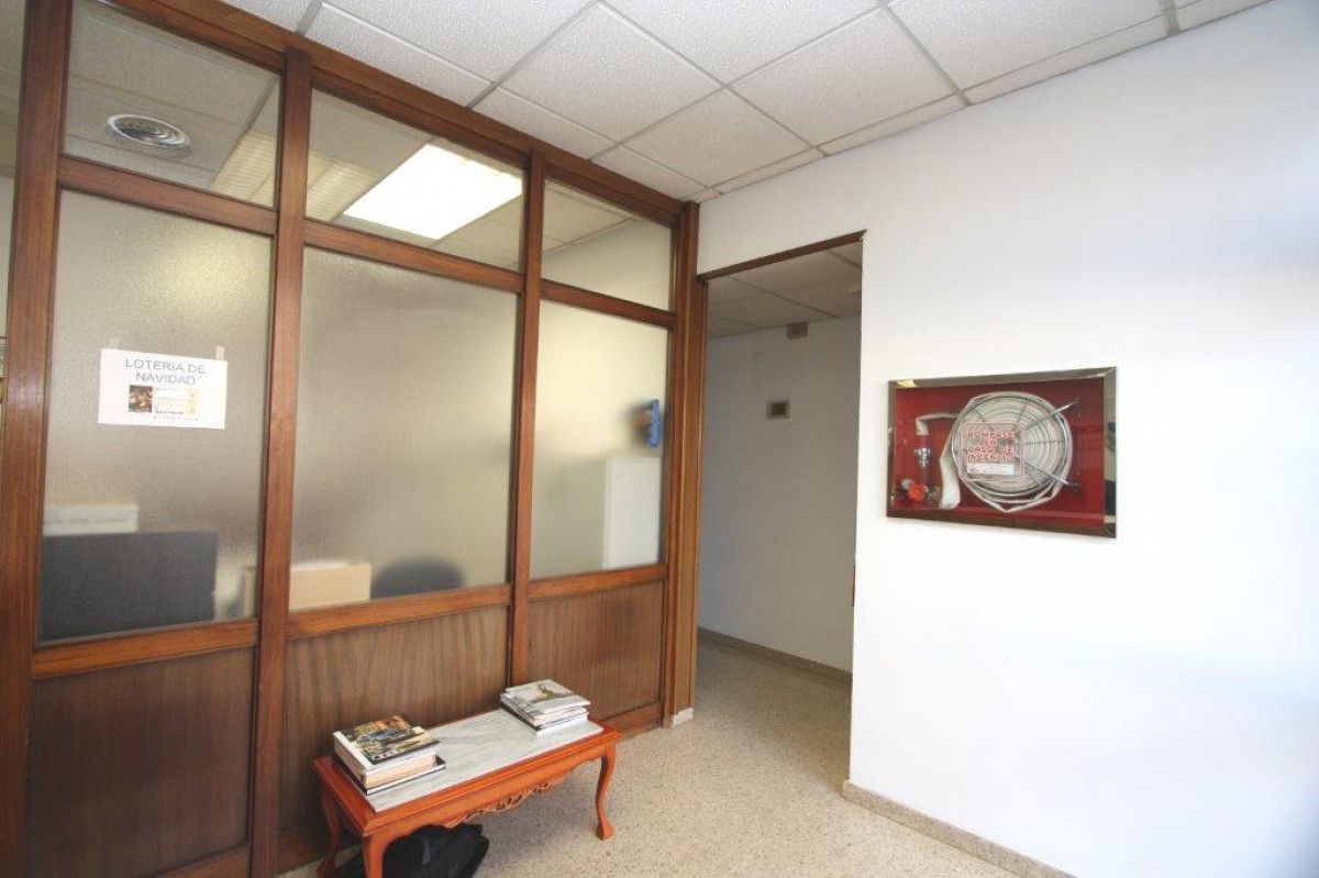 Office for sale in Sant Vicenç Dels Horts  with Air Conditioner and Heating