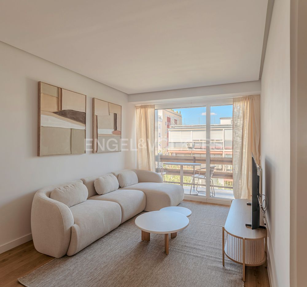 Sala d'estar de Apartament de lloguer en  Madrid Capital amb Aire condicionat, Calefacció i Terrassa