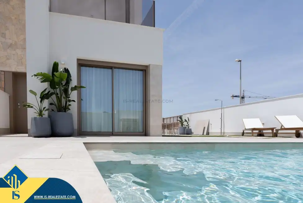 Chalet con piscina en venta en Rojales