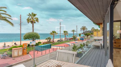 Exclusivo piso de 3 dormitorios de obra reciente con vistas frontales al mar en Lloret de Mar